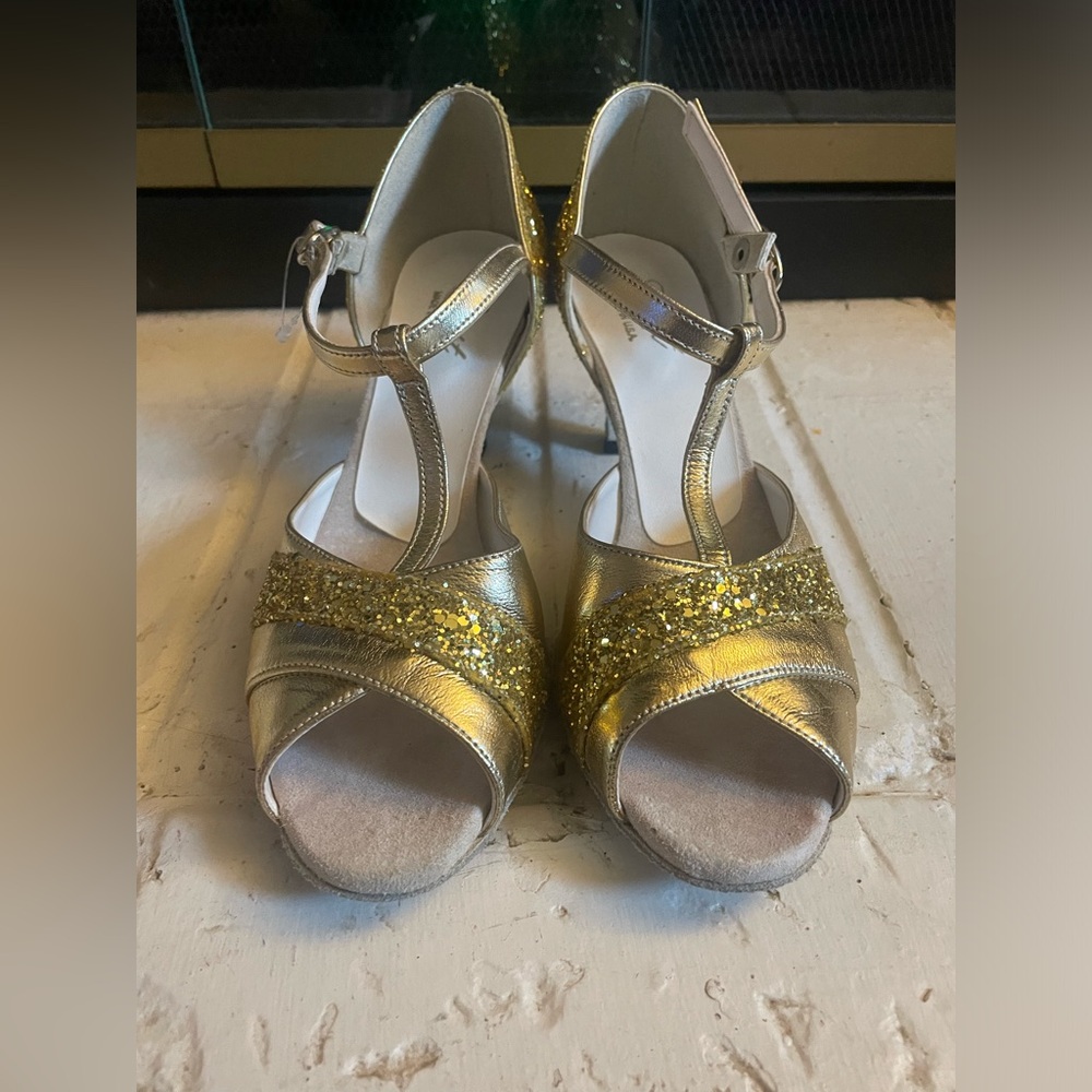 Coast Made in U.S.A.  Gold sparkly Shoe Sz 7.5